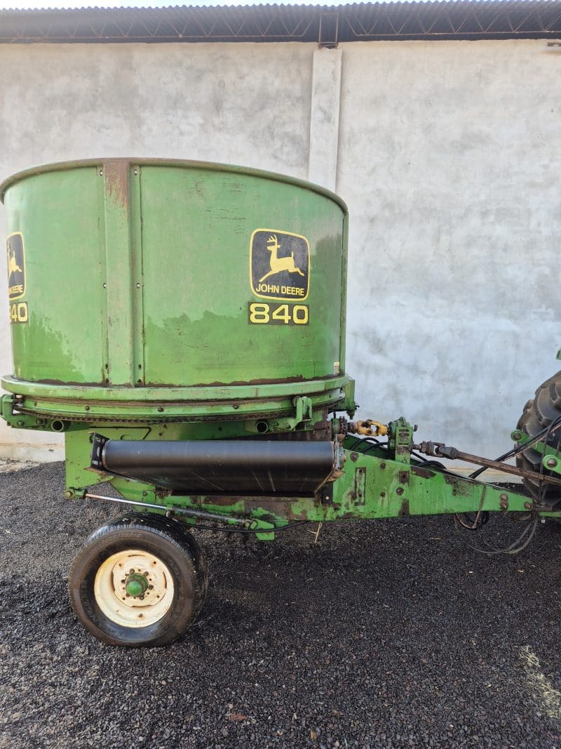 John Deere 840