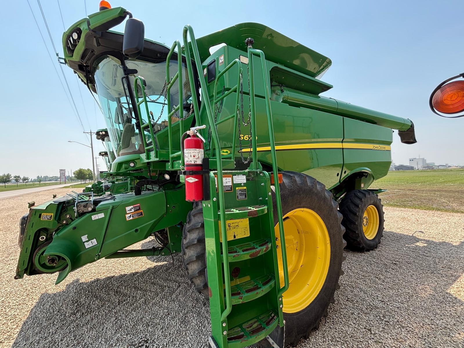 John Deere S670