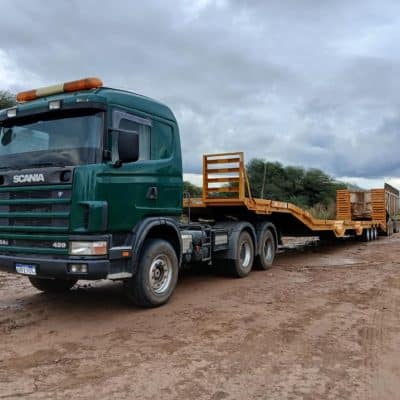 Scania 124C 420 con plancha