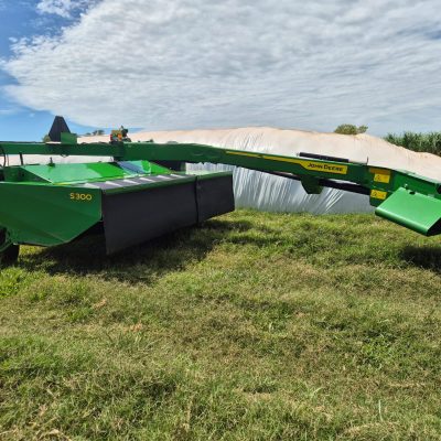 John Deere S300