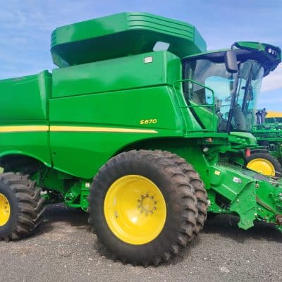 John Deere S670