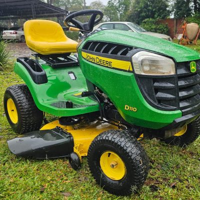 John Deere D110