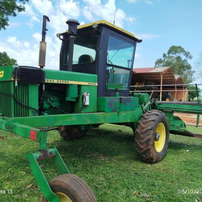 John Deere 2320
