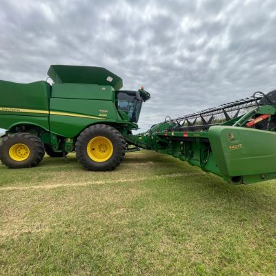 John Deere S680 con plataforma 740FD
