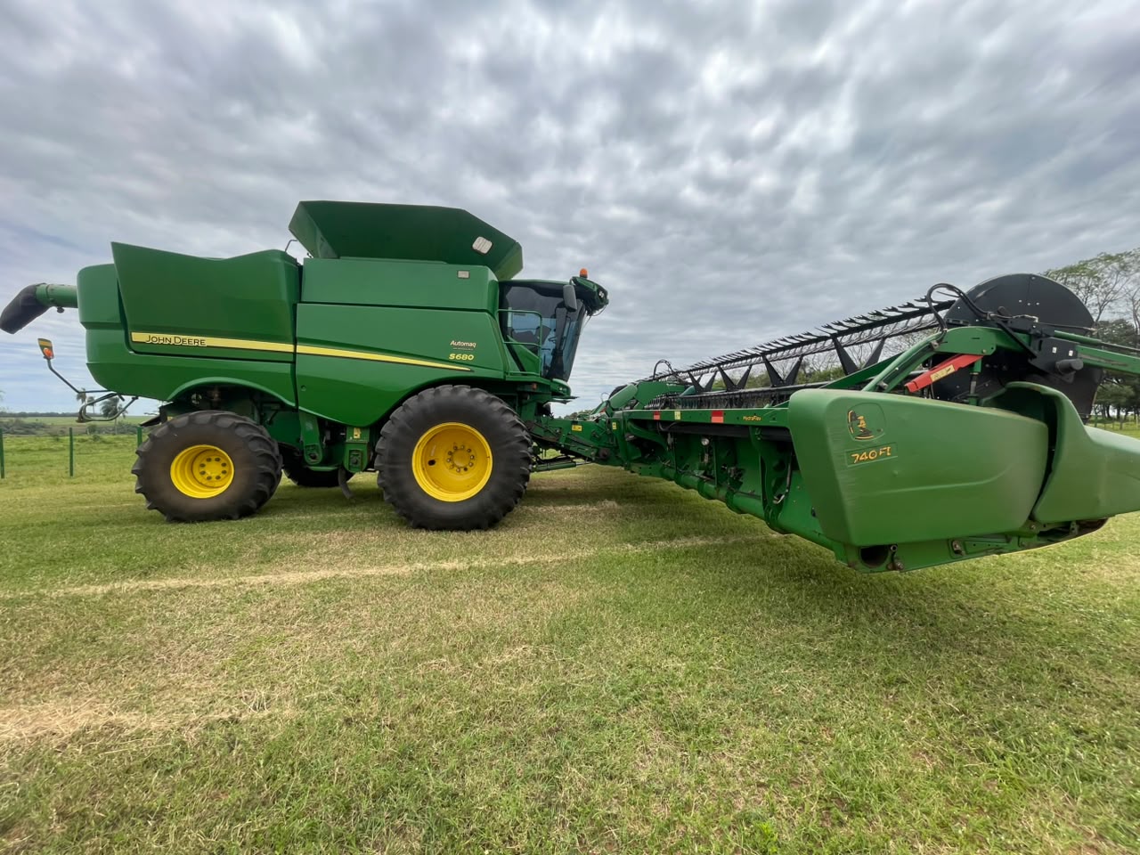 John Deere S680 con plataforma 740FD