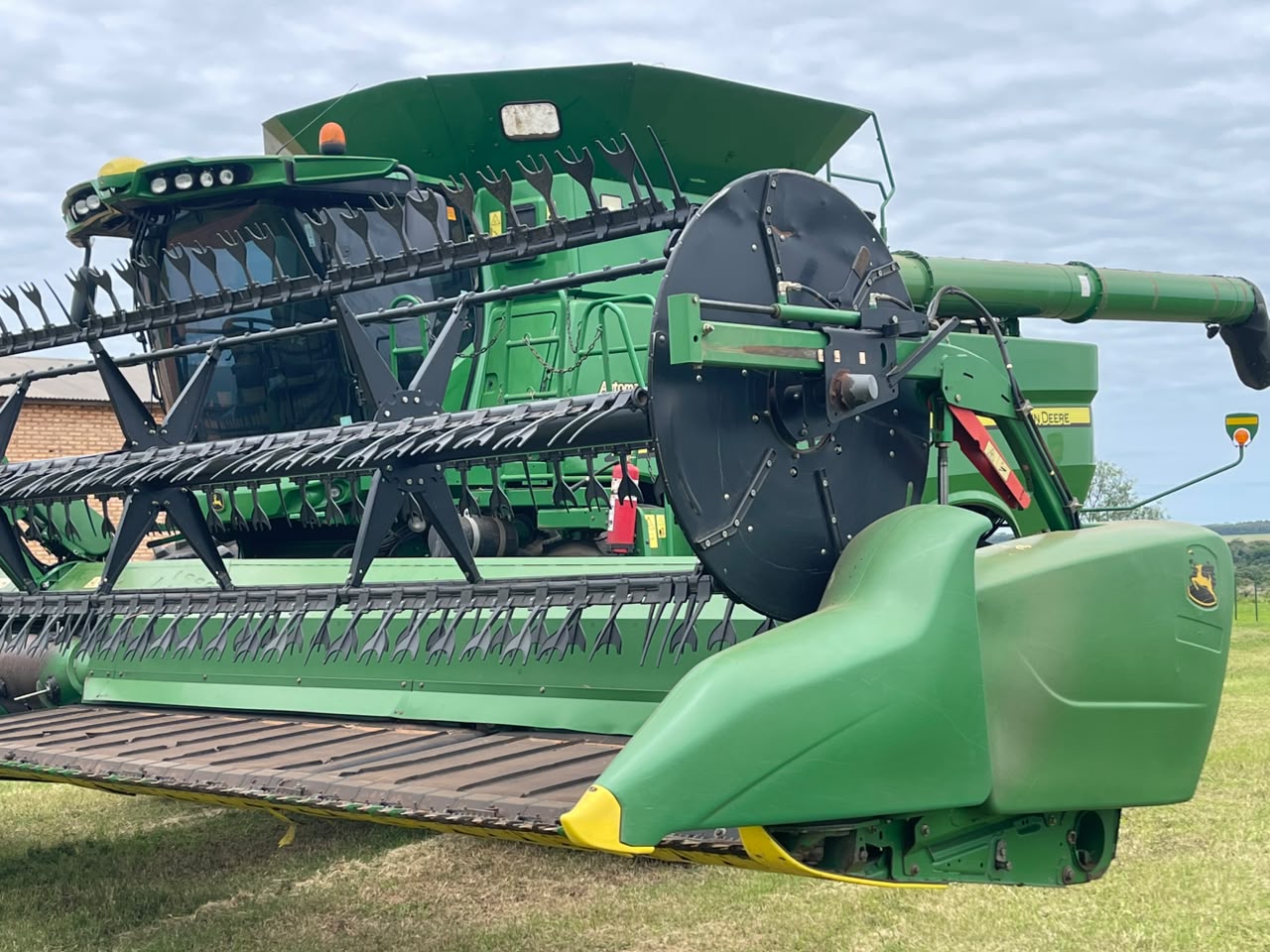 John Deere S680 con plataforma 740FD - Imagen 3