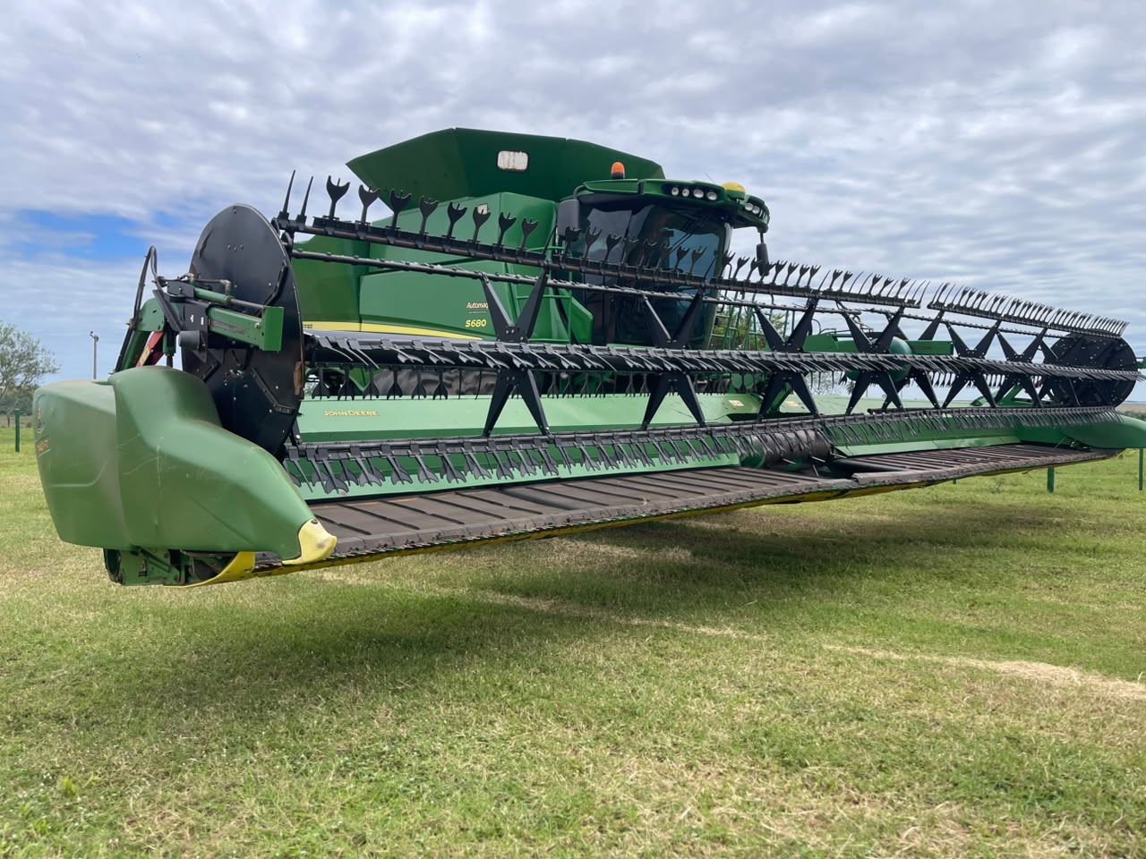 John Deere S680 con plataforma 740FD - Imagen 2
